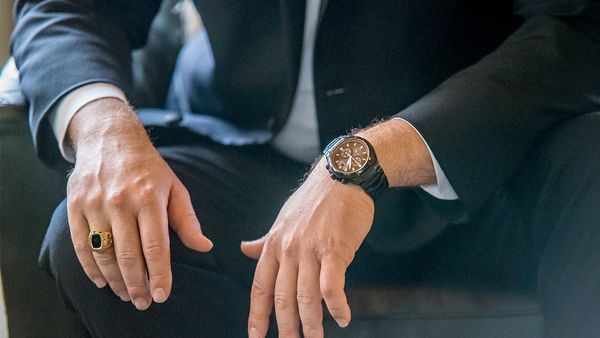 Motive pentru care fascinația pentru bijuterii și ceasuri de lux este atât de mare