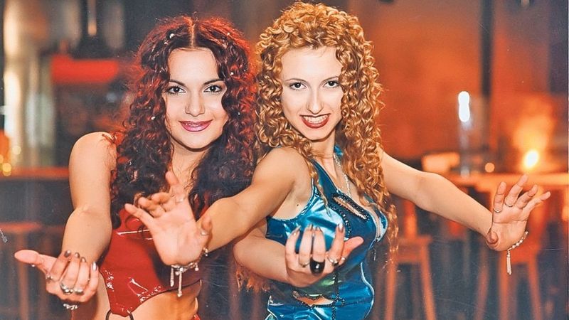 "Nu se potrivea deloc cu linia melodică, mi-a venit brusc ideea să schimb". De unde a pornit ideea piesei "Liberă la mare"? Săndel Bălan, compozitorul melodiei, dezvăluie care era titlul inițial