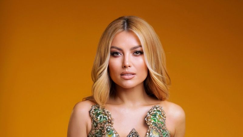 Elena Gheorghe aniversează 20 de ani de carieră cu un concert special la Sala Palatului: &bdquo;Pregătim o nebunie frumoasă pentru că voi &icirc;mbrăca genurile muzicale pe care le-am c&acirc;ntat, &icirc;ntr-o haină nouă&rdquo;
