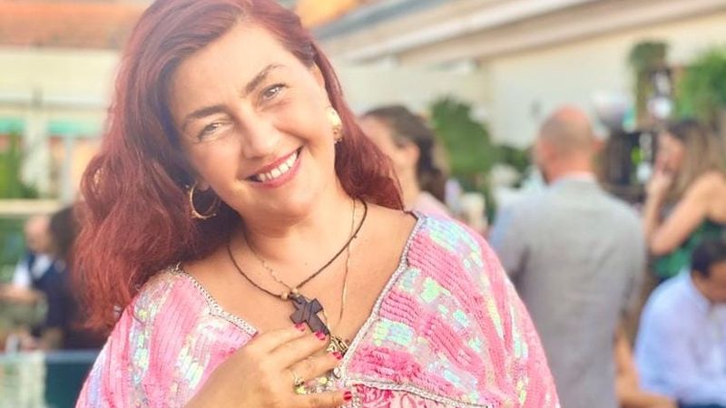 Cine &icirc;i este, de fapt, alături trup și suflet Sumaylei după moartea mamei sale, Rona Hartner: "A aranjat cu familia să răm&acirc;nă acolo at&acirc;t timp c&acirc;t este necesar pentru Sumayla și să o ajute pentru a se re&icirc;ntoarce la școală, a-și face pasiunea pe care o vrea