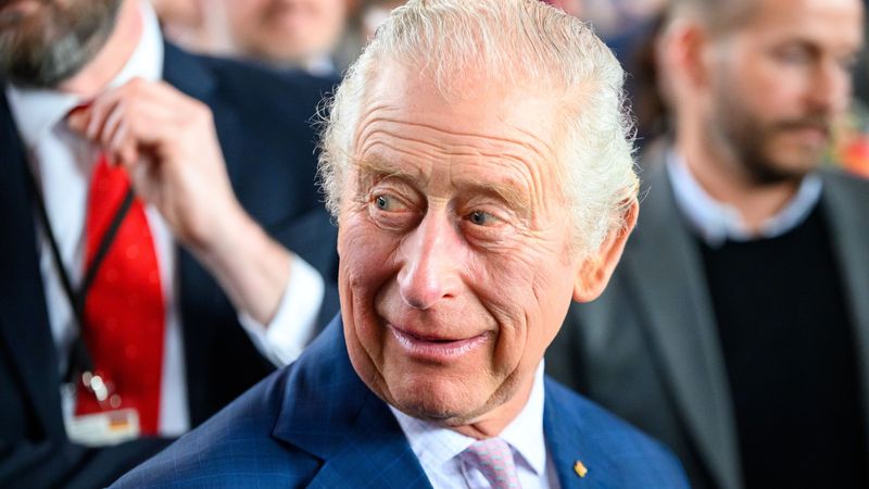 Cum a fost surprins regele Charles la ieșirea din spital? Monarhul britanic a fost operat de prostată