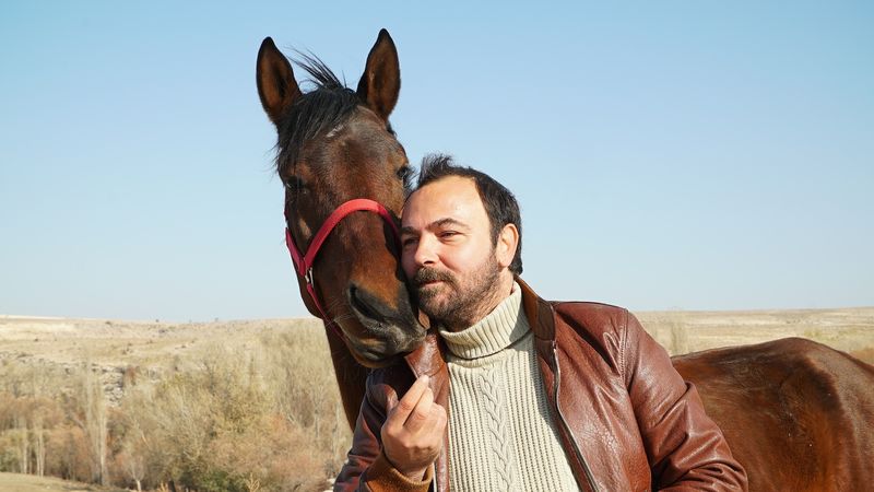 Gestul emoționant făcut de unul dintre actorii serialului &ldquo;Poveste din Anatolia&rdquo; &ndash; și-a donat unicul lucru de valoare pentru o cauză nobilă