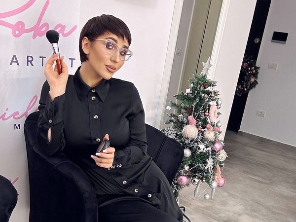 Dana Roba este infectată cu norovirus: &bdquo;Vreau să vă spun că am o stare de neputință, nu pot să stau &icirc;n picioare nici măcar cinci minute&rdquo;. Cum se simte make-up artista?