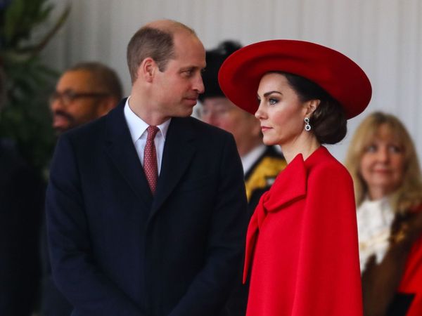 Prințul William, furios după ce s-a răsp&acirc;ndit zvonul că prințesa Kate ar suferi de aceeași boala ca și mama lui, regretata prințesa Diana