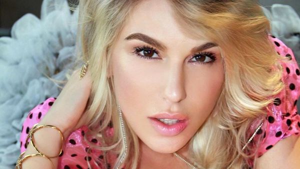 ”Ne iubim, există o superconexiune între noi, ne înțelegem foarte bine și facem lucruri super frumoase împreună” Corina Bud iubește din nou, după 7 ani de la divorț. Cine este noul iubit al artistei