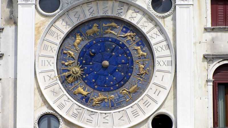 Horoscopul pentru weekendul 3-4 februarie 2024: Săgetătorii &icirc;și vor schimba radical viața. Peștii primesc o veste bună
