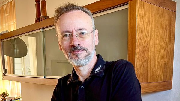 "Nu reușesc să găsesc cuvintele potrivite pentru a exprima tristețea și suferința provocate de neașteptata trecere în neființă a bunului meu frate". Mihai Albu este în doliu