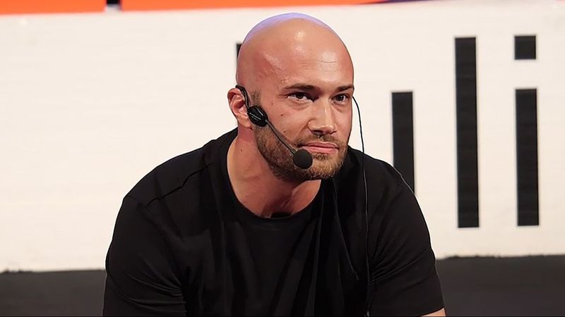 Plecarea lui Mihai Bendeac de la masa juraților, val de reacții. Actorul, adevărul despre bătaia care ar fi avut loc &icirc;ntre el și Cheloo: "Să nu acționezi &icirc;ntr-o direcție violentă &icirc;n raport cu cineva care a suferit de bullying &icirc;n timpul școlii"