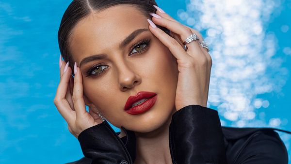 "R&acirc;zi de mine sau ce? Dă-vă-ncolo! M-ați lăsat singură, v-ați făcut familii! Lasă că poate găsesc și eu unu". Lidia Buble, atac subtil la adresa surorii sale, Lorena