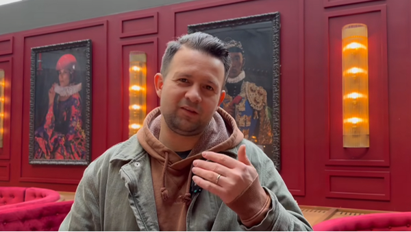 "Băi, stai așa! Mi-a băgat mâna în buzunar, mă! În magazin, la Real Madrid, un român mi-a băgat mâna, am simțit”. Robert Tudor a tras spaima vieţii lui. Magicianul, la un pas să fie jefuit de un alt român