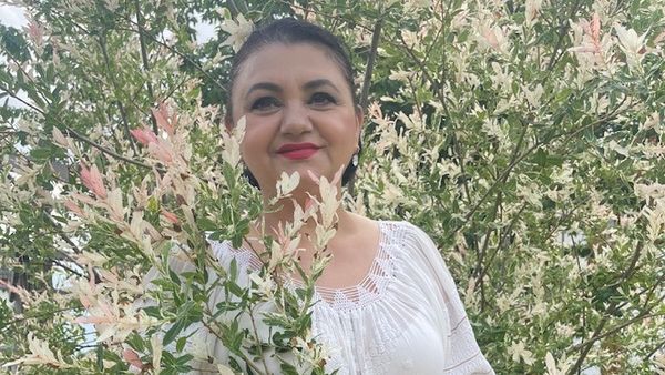 "Nu m-am folosit niciodată de această legătură a familiilor noastre, n-am vrut să urc &icirc;n carieră pe spatele cuiva". Victorița Cică era nepoata marelui actor Amza Pellea. "Cioc&acirc;rlia Olteniei" a preferat să păstreze discreția