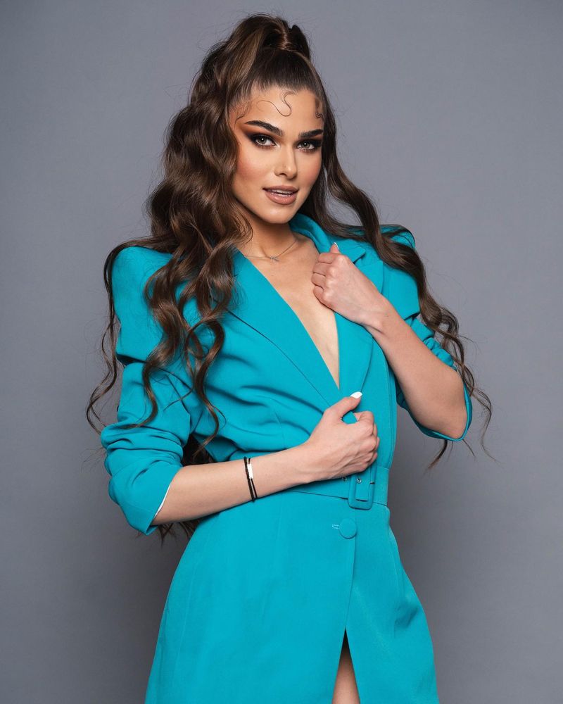 Ce etnie are Theo Rose