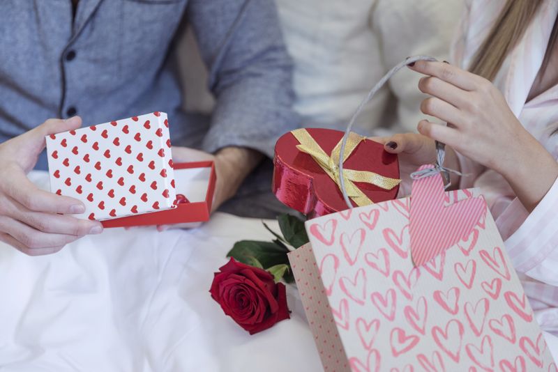 Cele mai frumoase cadouri pentru Valentine's Day 2024