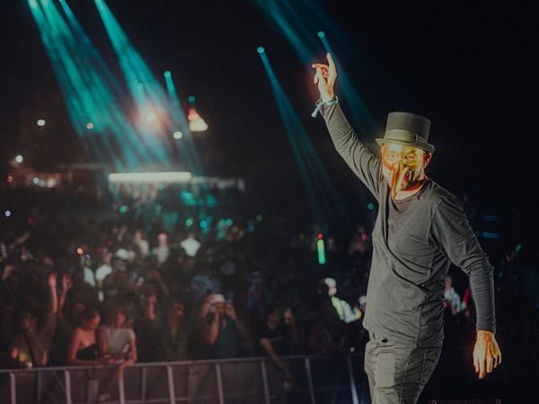 Festivalul MASSIF din 2024 anunță participarea unui personaj legendar: Cine este DJ Claptone?