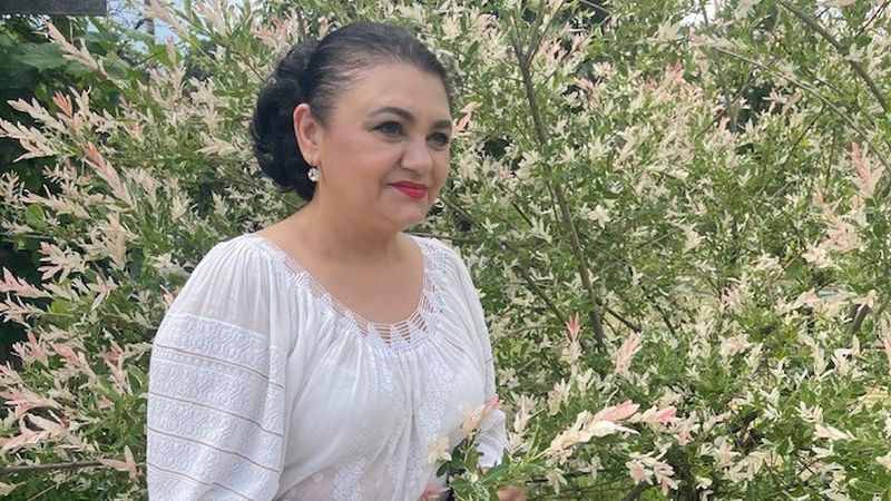 &Icirc;nmorm&acirc;ntare Victorița Cică. Detaliul sf&acirc;șietor observat &icirc;n sicriul artistei. Cei prezenți la funeralii au rămas fără cuvinte