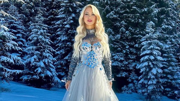 "Azi cânt despre iubirea supremă, divină, matură pe care o simt cu toată ființa mea după foarte multe lecții trăite și învățate". Andreea Bălan a lansat piesa Superîndrăgostiți