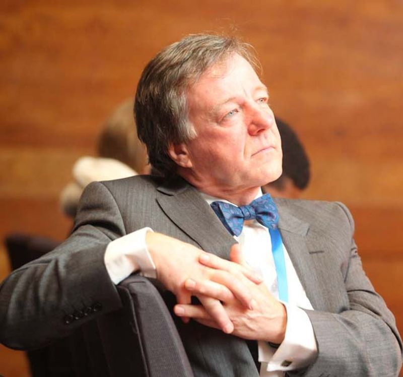 Michael Dixon, medicul care se ocupă de regele Charles în această perioadă