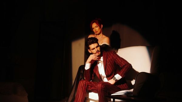 Edward Sanda a lansat piesa "Zici că ai copilărit la Roma"