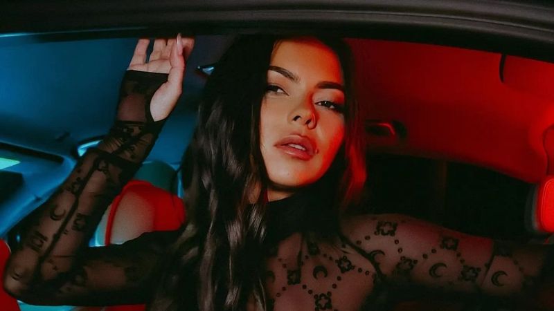 Cine se află &icirc;n topul celor mai scumpi artiști din Rom&acirc;nia! Ea &icirc;ncasează o sumă uriașă pentru un show de 45 de minute