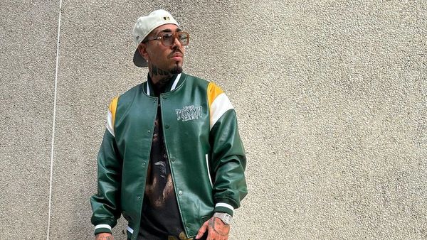 Alex Velea, alături de suspecții criminali. Imaginile au făcut înconjurul internetului. Cum se distra artistul - FOTO