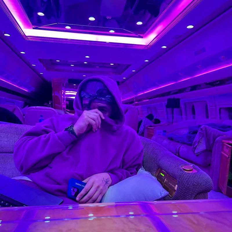 Drake a postat o imagine din avionul în care filmase videoclipul controversat