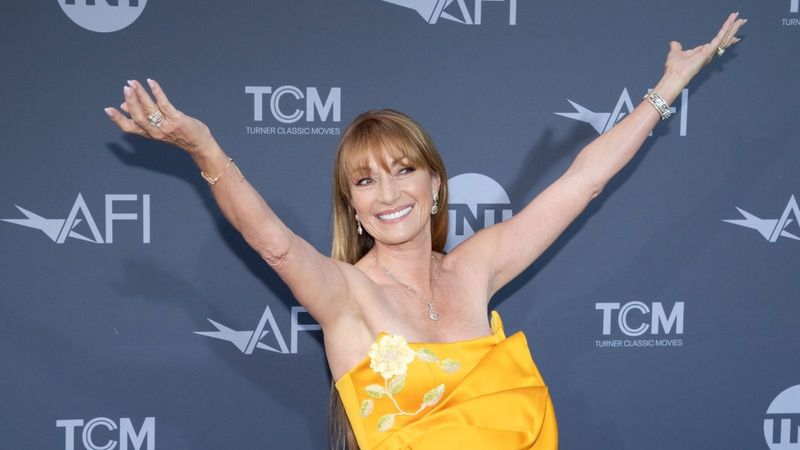 Jane Seymour &icirc;și serbează ziua de naștere pe 15 februarie. Celebra actriță din Dr. Quinn și din seria James Bond &icirc;mplinește 73 de ani. Cum arată acum?