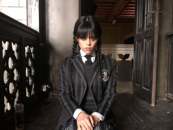 C&acirc;nd se va lansa sezonul 2 al serialului Wednesday? Pelicula nu va mai fi filmată &icirc;n Rom&acirc;nia