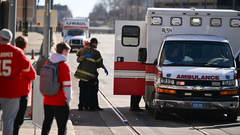 Un mort şi nouă răniţi la parada victoriei Chiefs &icirc;n Super Bowl, la Kansas City. Două persoane &icirc;narmate, arestate