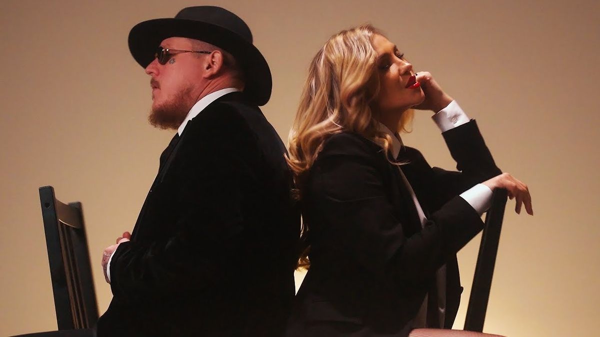 LORA feat. What's UP - Abia aștept să vină seara