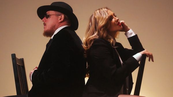 VIDEOCLIP: LORA feat. What's UP - Abia aștept să vină seara