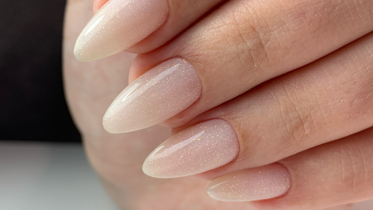 Ce este rubber coat și de ce a devenit un produs foarte popular pentru crearea unei manichiuri impecabile?