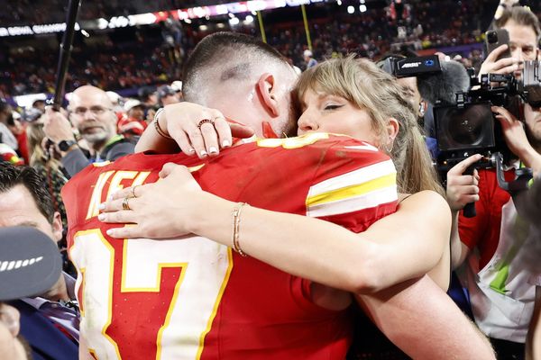 Taylor Swift a donat 100.000 de dolari familiei persoanei &icirc;mpuşcate la parada echipei Kansas City Chiefs