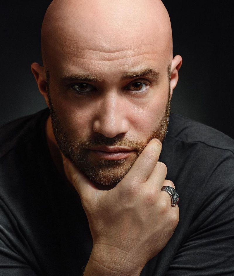 Mihai Bendeac zi de nastere cadou