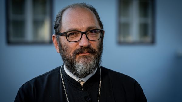 "Biserica n-are păreri despre asta. Nu pot judeca un scenariu, că nu sunt de la Facultatea de Teatru, sunt de la cea de Teologie". Preotul Constantin Necula, despre vedetele care consumă substanțe interzise și fac Onlyfans