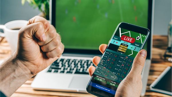 Ascensiunea operatorilor de pariuri online: avantaje și dezavantaje