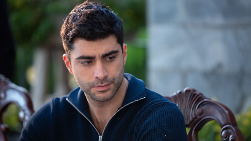 Viața actorului Doğukan G&uuml;ng&ouml;r, are un &ldquo;scenariu&rdquo; asemenator poveștii redate &icirc;n serialul "O dragoste". Prin ce dramă a trecut protagonistul serialului turcesc
