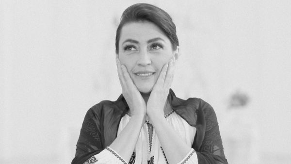 Care este, de fapt, motivul pentru care fiica Ronei Hartner refuză să viziteze morm&acirc;ntul mamei sale: &rdquo;Trăiește &icirc;n sufletul și mintea ei&rdquo;