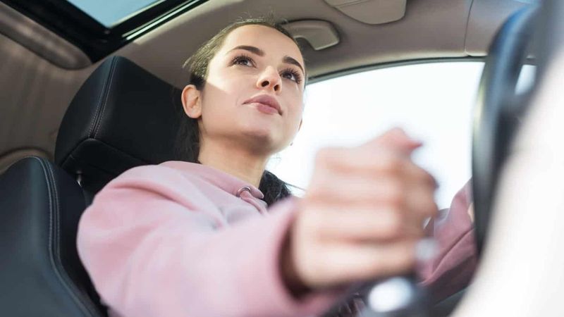 TOP CINCI greșeli pe care le fac șoferii c&acirc;nd vine vorba de alegerea cauciucurilor de vară