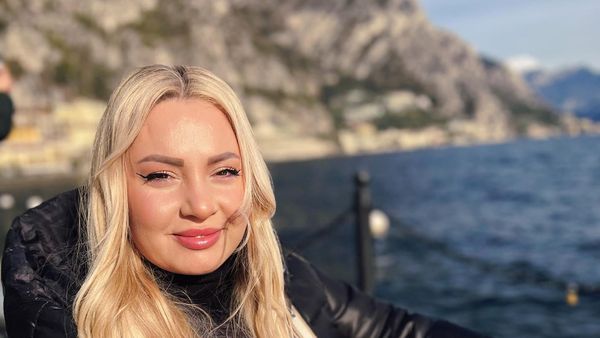 La mulți ani, AVA! Artista &icirc;mplinește astăzi frumoasa v&acirc;rstă de 32 de ani