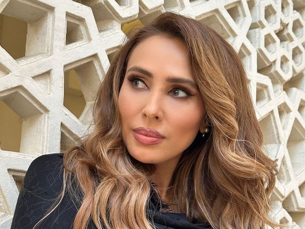 &bdquo;Iulia stă mereu &icirc;n umbră să nu &icirc;l supere cumva&rdquo;. Moment jenant pentru Iulia V&acirc;ntur. Vedeta a fost tratată cu indiferență de către Salman Khan la un eveniment