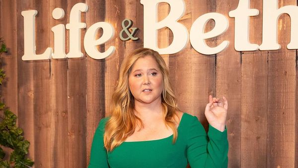 Amy Schumer, recunoscătoare pentru criticile aduse &icirc;n legătură cu fața ei. Actrița a descoperit cu ce afecțiune se confruntă