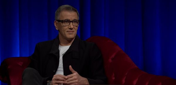 Cosmin Cernat, prezentatorul super show-ului &ldquo;Insula de 1 milion&rdquo; o va avea alături de el, &icirc;n Republica Dominicană, pe soția sa, Mădălina