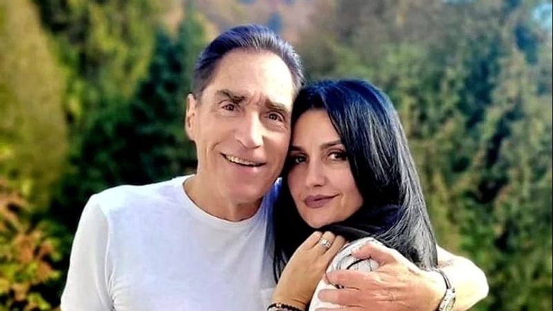 "Nu am nicio legătură cu tot ce se &icirc;nt&acirc;mplă acum. Am și eu problemele mele". Silvia Chifiriuc, actuala soție a lui Petre Roman, declarații tranşante &icirc;n ziua &icirc;n care Mioara Roman a fost &icirc;nmorm&acirc;ntată