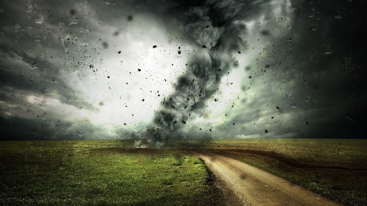 Un ciclon lovește Europa și se apropie de România