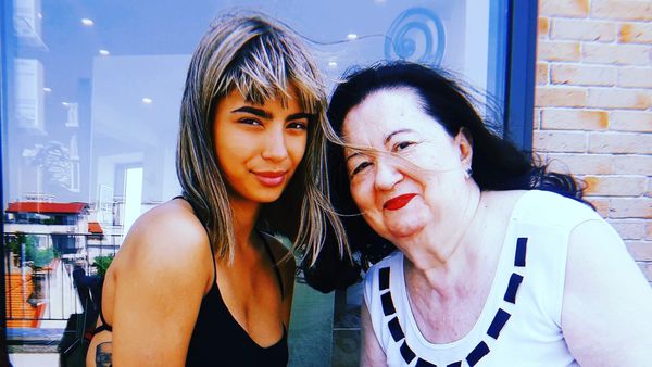 "Nu a vrut să se &icirc;nghesuie cu toată lumea, ca să-i vadă suferința". Catinca Roman reacţionează după ce fiica ei a fost criticată pentru că a petrecut &icirc;n ziua priveghiului Mioarei Roman