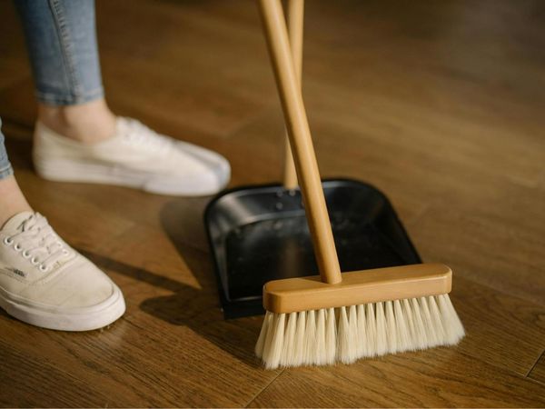 Cum menții curățenia &icirc;n locuința ta cand ai o viață ocupată? Top 3 pași spre o casă &icirc;ngrijită