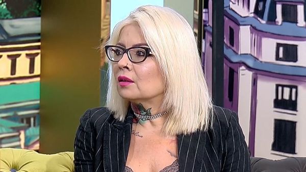 "Sunt judecată de către unii și alții că nu am suferit. Fiecare &icirc;și trăiește doliu așa cum simte". Catinca Roman a răbufnit după ce a fost aspru criticată pentru că nu și-a pl&acirc;ns mama