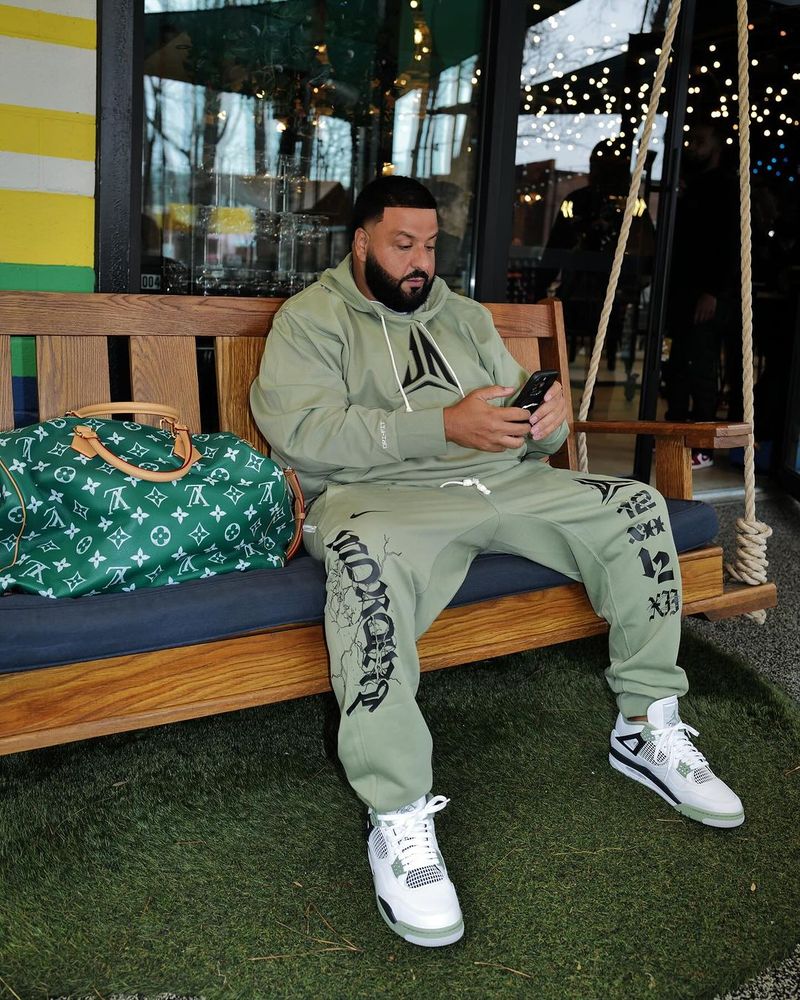  DJ Khaled a fost cărat pe brațe de la mașină pe scenă