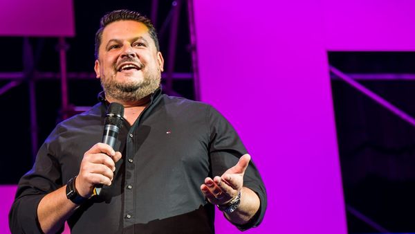 "Mi-a  fost sprijin &icirc;n vreme de rătăcire la &icirc;nceput de drum". Mihai Bobonete, &icirc;ngenuncheat de durere! O persoană dragă lui s-a stins din viaţă