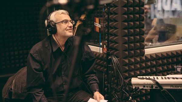 "Când m-a văzut că am stat o oră și ceva pe scenă, apoi încă o oră la poze, pentru că mă durea spatele, m-a trimis să stau jos". Cătălin Crișan, prima apariție pe scenă după ce a fost operat de urgență